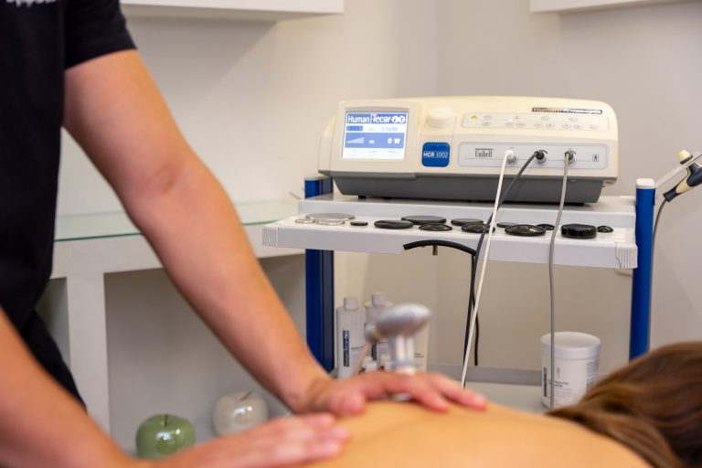 θεραπεία ραδιοσυχνοτήτων με το μηχάνημα HUMAN TECAR
